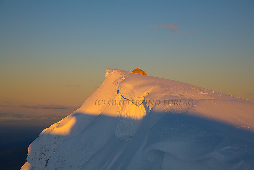 Teltleir på toppen av Glittertinden (2464 moh.) en vidunderlig høstkveld.