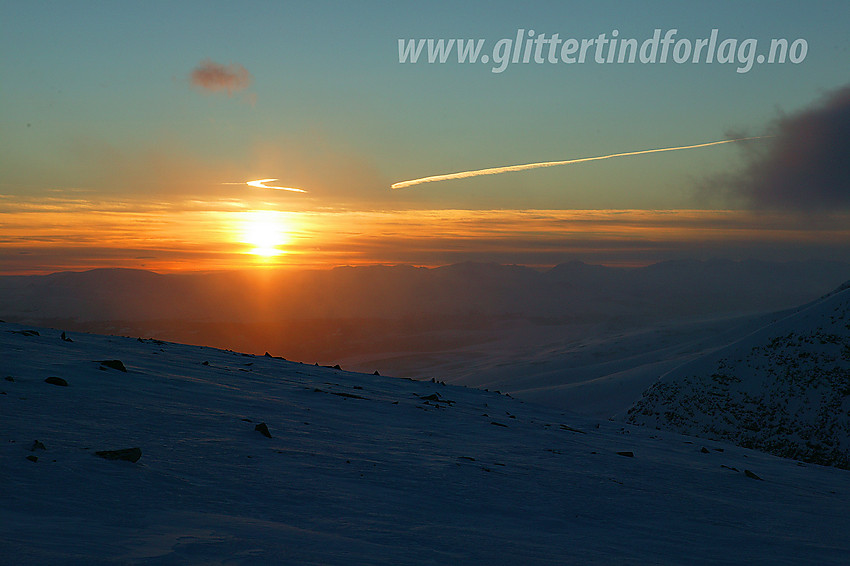 Solnedgang i sørvest sett fra Svarthammaren.