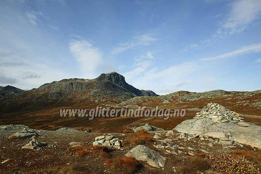 Bitihorn (1607 moh) sett fra Smørkollen, et flott lite utsiktspunkt 10 minutters gange fra riksvei 51.