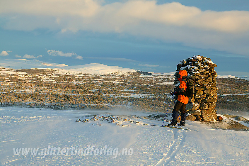 Nyttårsaften på Javnberget (1097 moh) med Kjølafjellet sentralt i bakgrunnen.