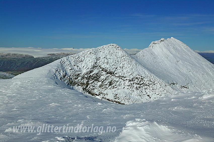 Utsikt fra Steinkollen (2018 moh) nordover mot Tverrådalskyrkja (2088 moh).