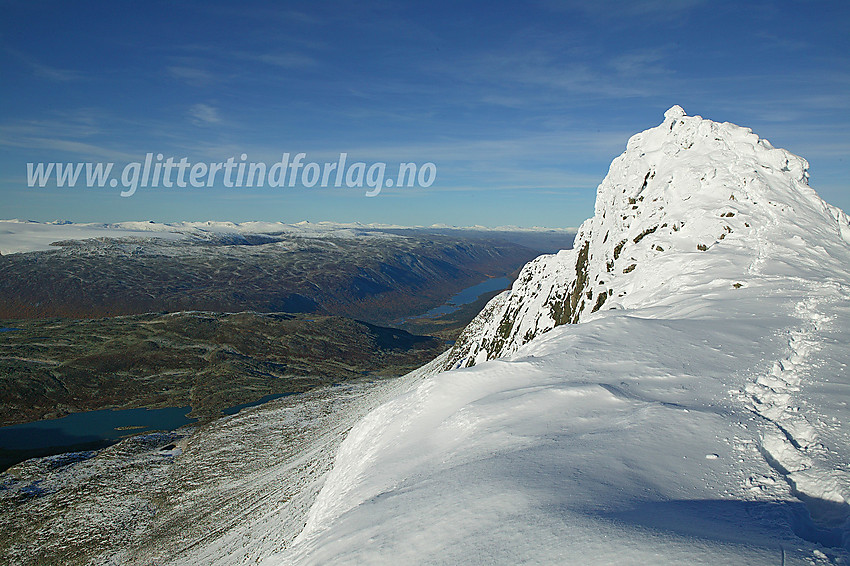 Toppen på Tverrådalskyrkja (2088 moh) sett fra sør-sørvest.