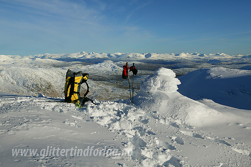 Fra Søre Tverrådalskyrkja i sørøstlig retning mot Jotunheimen.