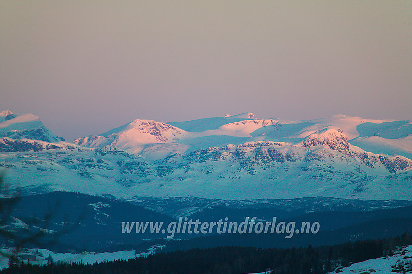 Fra Skrautvål mot Jotunheimen med bl.a. Bitihorn, Nørdre Kalvehølotinden og Kalvehøgde.