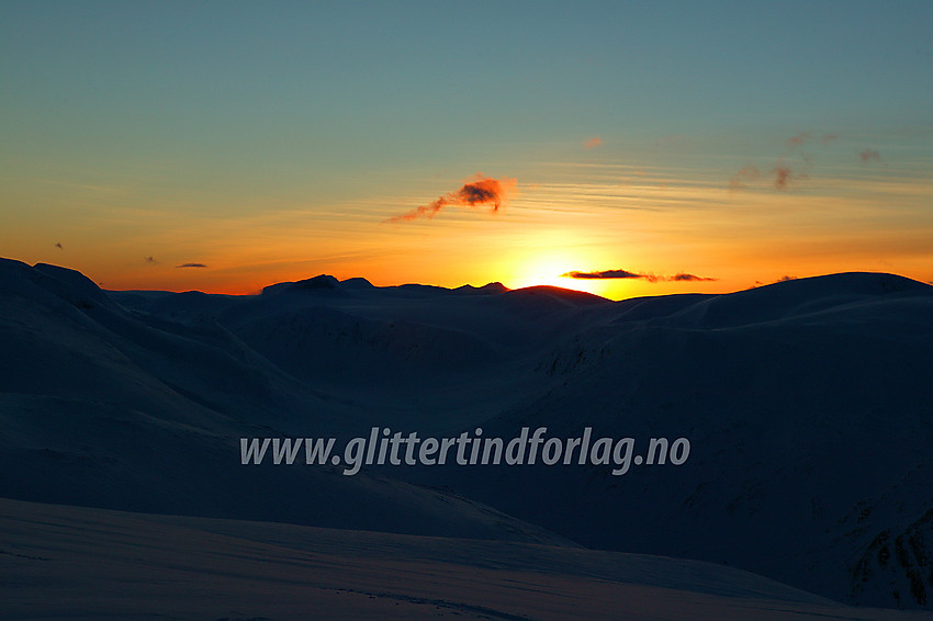 Solnedgang over Breheimen, sett fra flanken like sør for Moldulhøe.