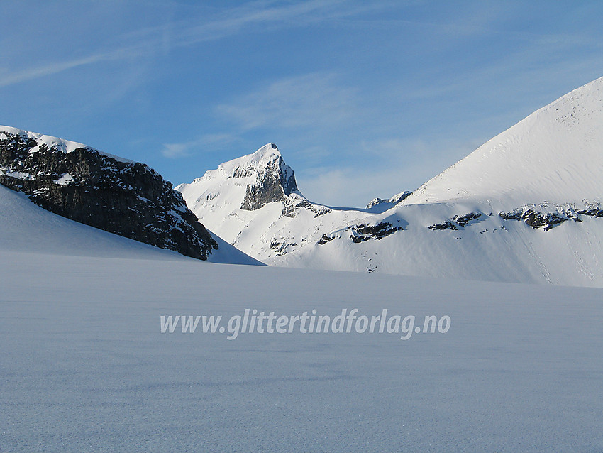 Skardstinden (2373 moh) sett fra Tverråbrean.