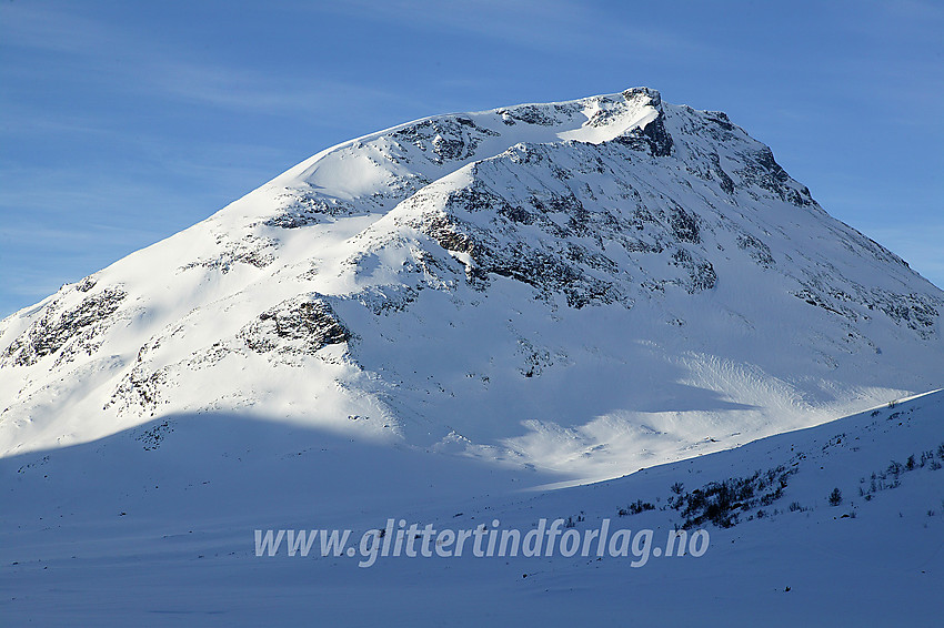 Styggehøe (2213 moh) i morgensol, sett fra Spiterstulen. 