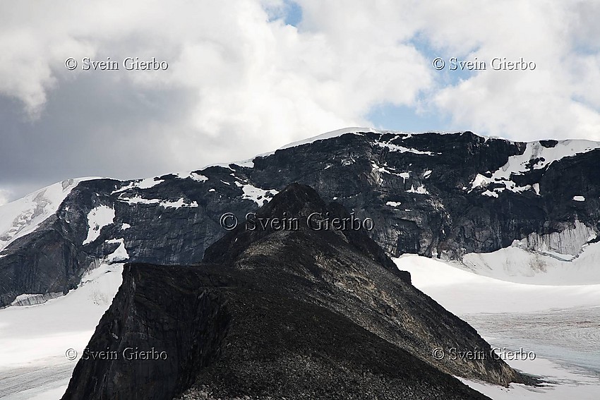 Trollsteineggje and Glittertinden, Norways second highest mountain as seen from Trollstein-Rundhøe. Jotunheimen National Park. Norway.