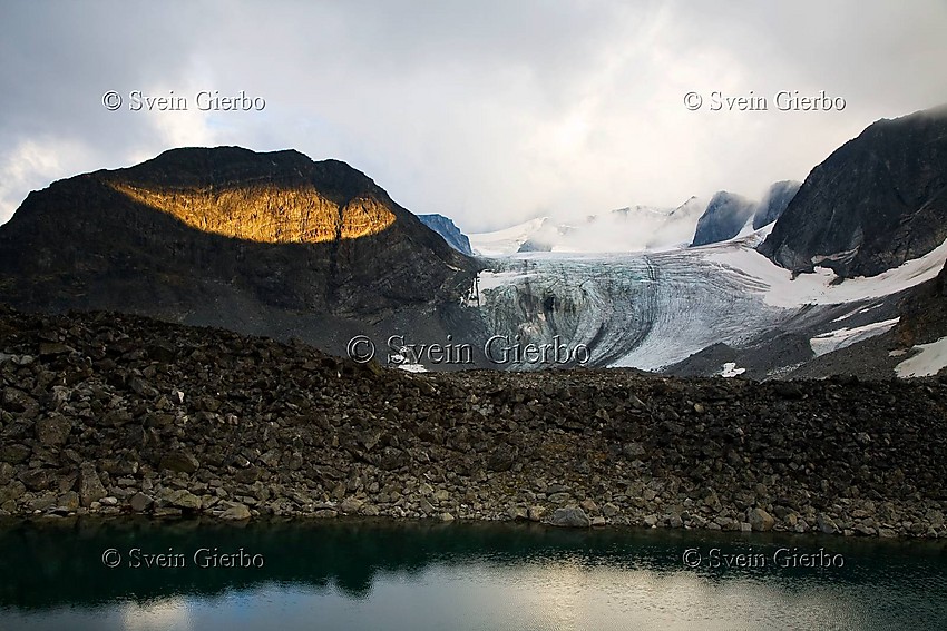 In Trollsteinkvelven valley. Grotbreahesten (left) and Grotbrean glacier. Trollsteintjønne lake below. Jotunheimen National Park. Norway.