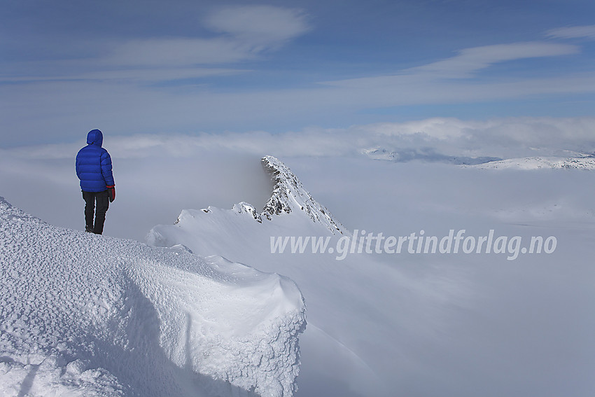 Fra Veslebjørn (2150 moh) vestover mot Skeie (2118 moh). Nede på ryggen er det en kandidattopp for de spesielt interesserte. Høyeste punkt er mest sannsynlig andre kul fra venstre. Vi kaller den for anledningen Veslebørn Vest.