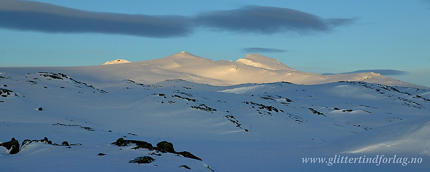 Kveldsstemning på Sognefjellet sett fra Sognefjellsveien mot Storoksle og Gravdalstinden (2113 moh bakerst).