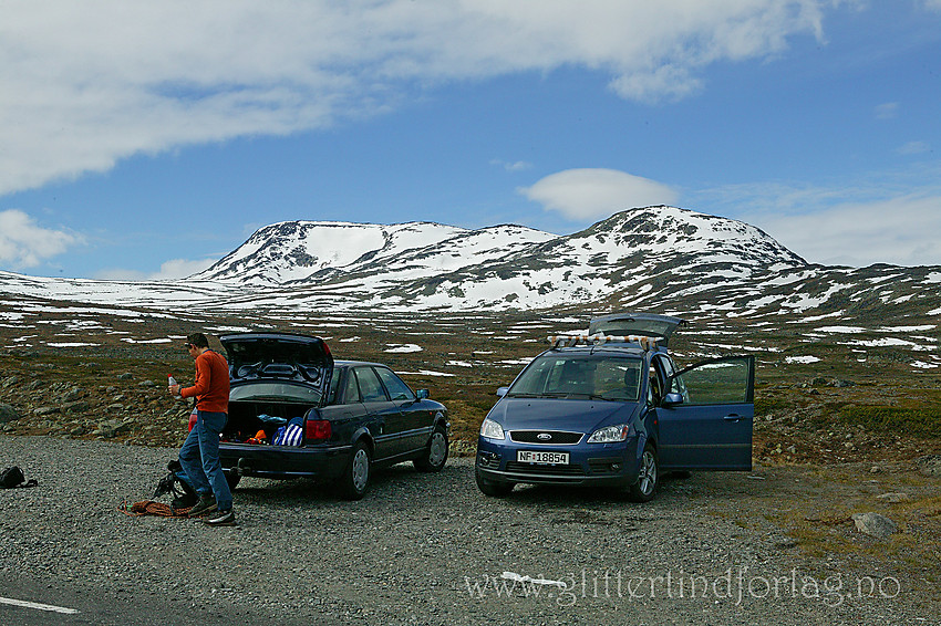 Utgangspunkt for tur på nordsiden av Valdresflye. I bakgrunnen bl.a. Øystre Rasletinden (2010 moh).