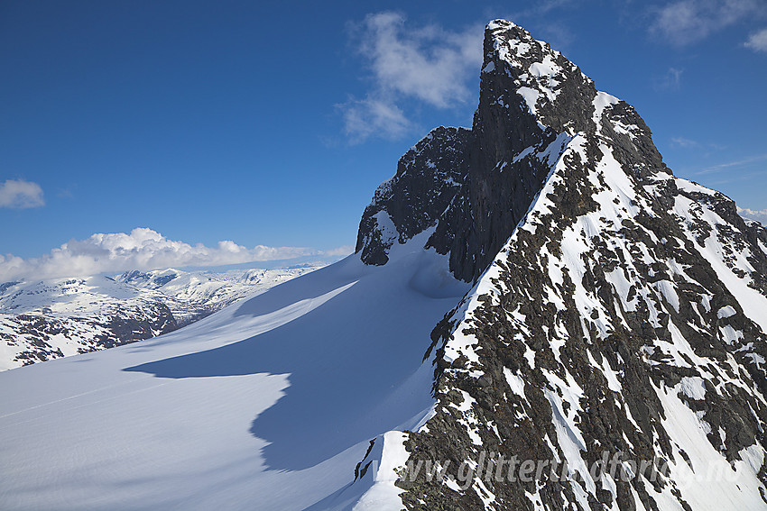 Stølsmaradalstinden (2026 moh) sett fra nordryggen, ikke så langt fra Vikingskar.