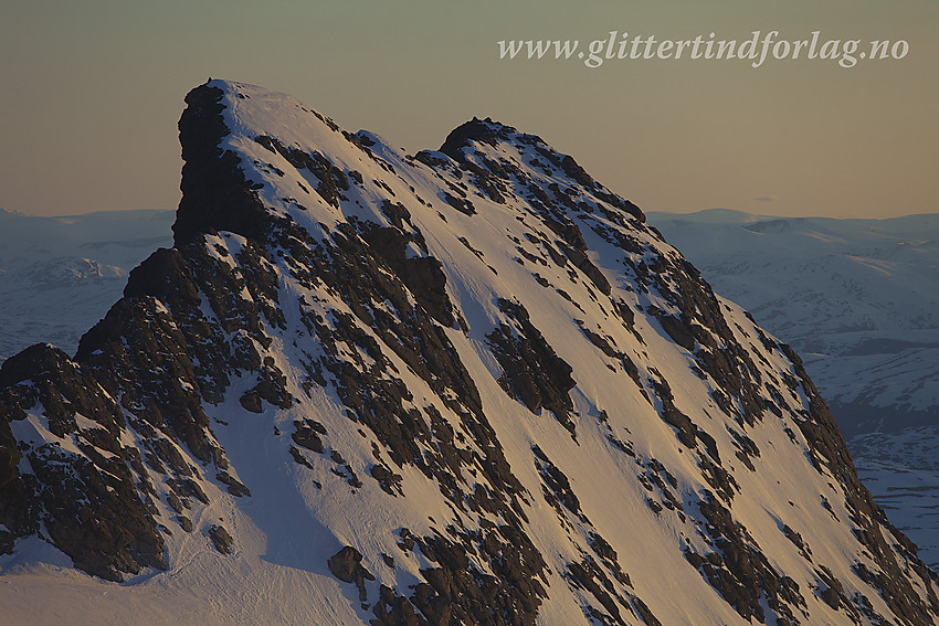 Med telelinse fra Veslebjørn Nord i retning Skeie (2118 moh).