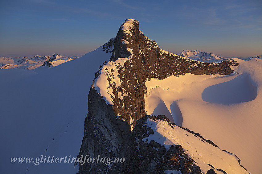 Fra Veslebjørn Nord med utsikt bortetter den kvasse Bjørneggen til Veslebjørn (2150 moh).