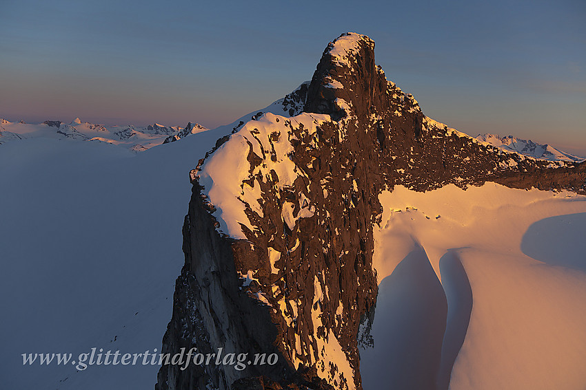 Fra Veslebjørn nord med utsikt bortetter den kvasse Bjørneggen i retning Veslebjørn (2150 moh).