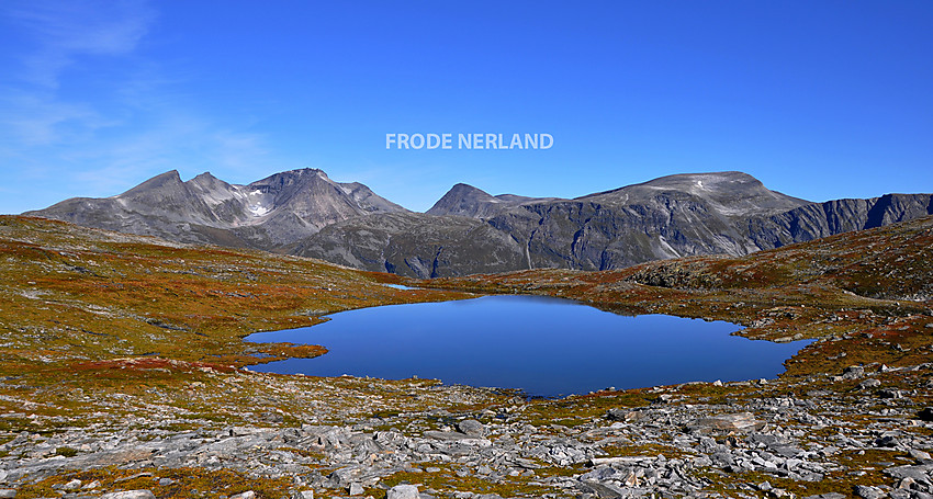 Fra Røtdalen mot Sunndalen og Somrungnebba.Snøvasskjerdingan helt til venstre.