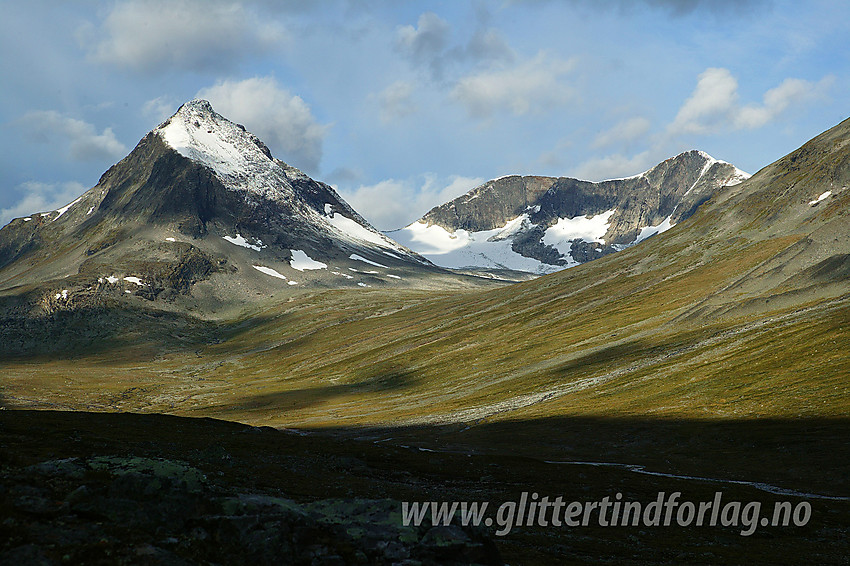 Øvre del av Visdalen mot Tverrbytthornet (2102 moh). Bak til høyre ses Søre og Nørdre topp på Midtre Tverrbottinden.