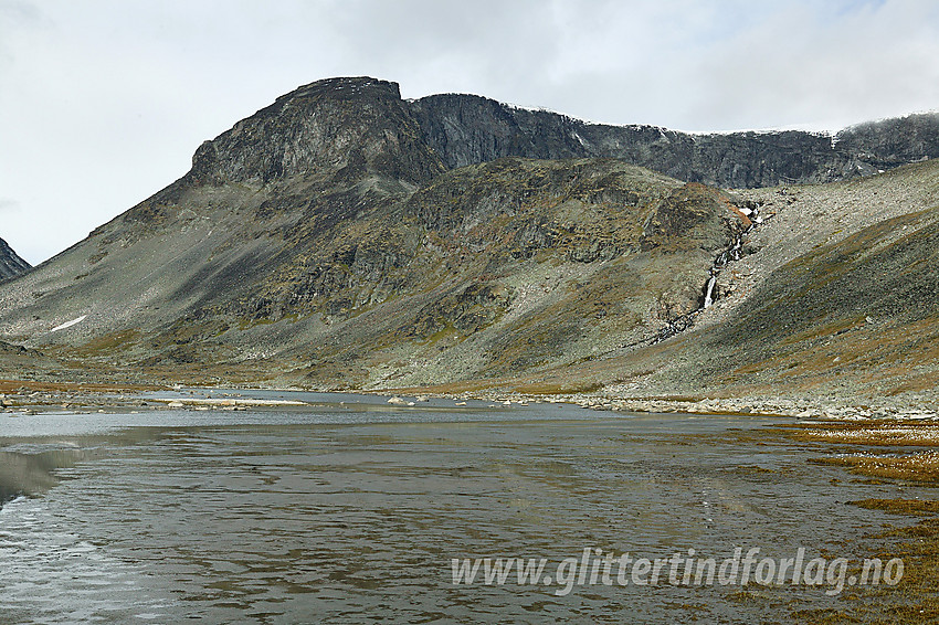 I Trollsteinkvelven med Søre Trollsteinhøe (2161 moh) som ruver i bakgrunnen.