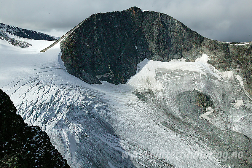 Trollstein-Rundhøe (2170 moh) og brefallet på Grotbrean sett fra Grotbreahesten.