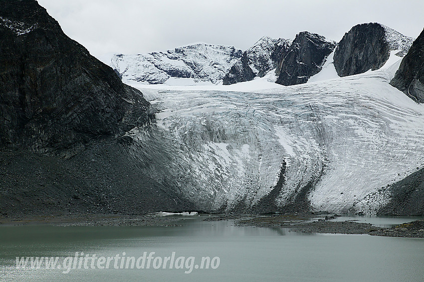 Ved Trollsteintjønne mot Grotbrean, Glittertinden, Trollsteineggje og Dronningje.