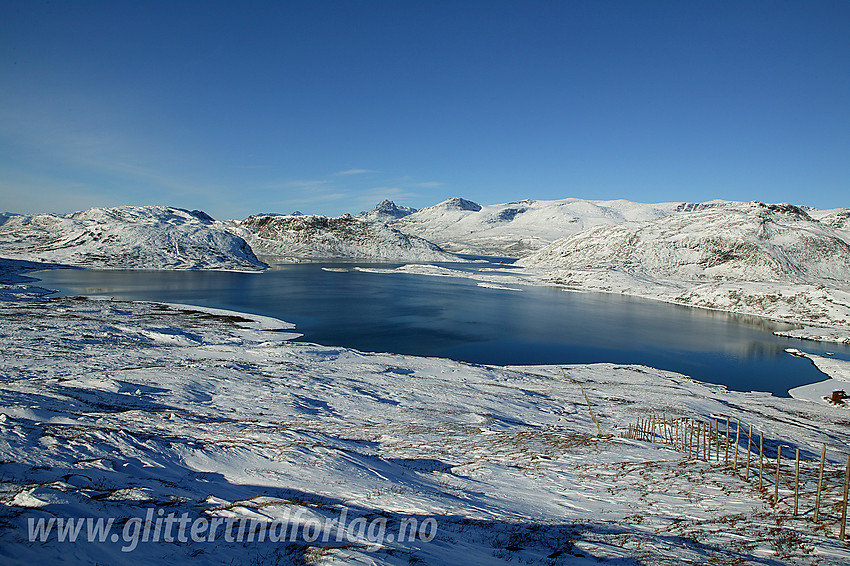 På ruta fra sameleiren mot Bitihorn med flott utsikt nordvestover mot Raudfjorden/Bygdin og videre til Gjendealpene.