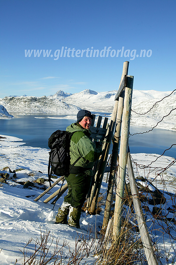 Denne porten passeres på tur fra "Sameleiren" ved rv 51 om man skal til Bitihorn eller vil følge DNT-stien innover mot Yksendalsbu.