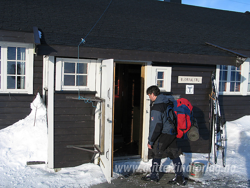 Inngangspartiet på Bjordalsbu. 