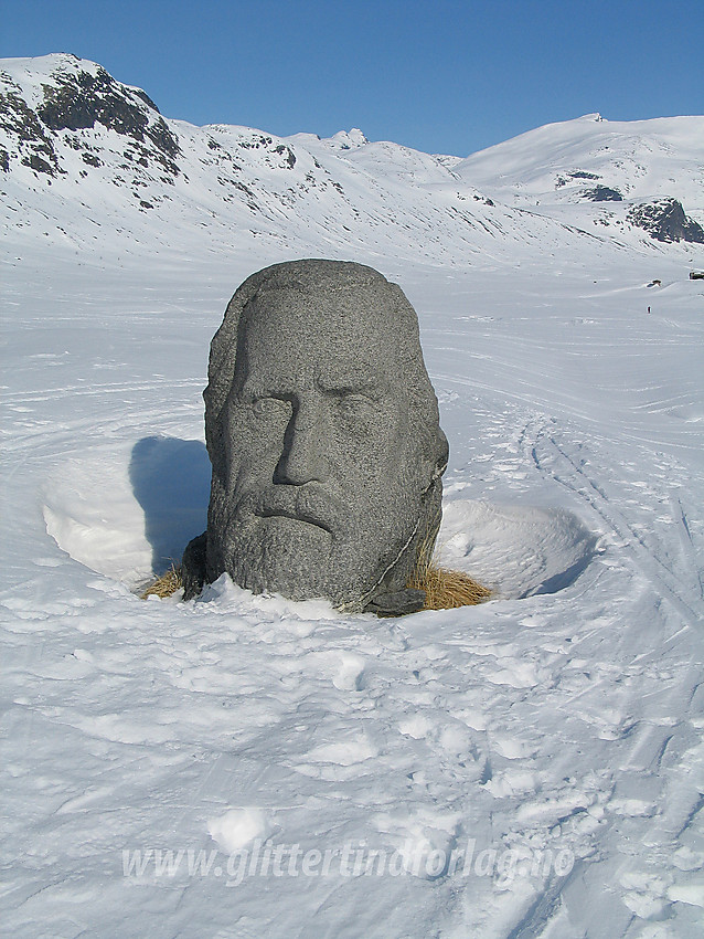 Statuen av Vinje ved Eidsbugarden i vestenden av Bygdin.