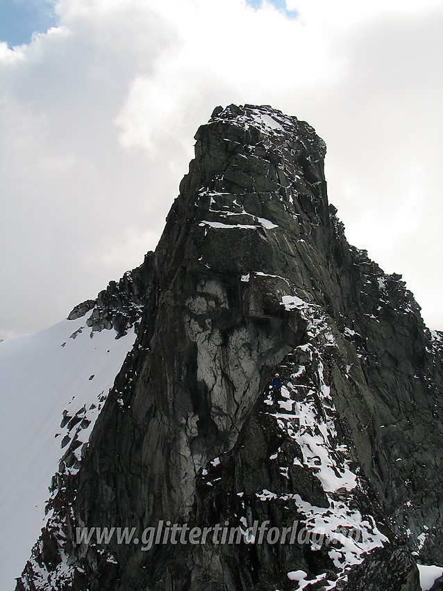 Midt på Bjørneggen med utsikt sørvestover retning Veslebjørn (2150 moh).