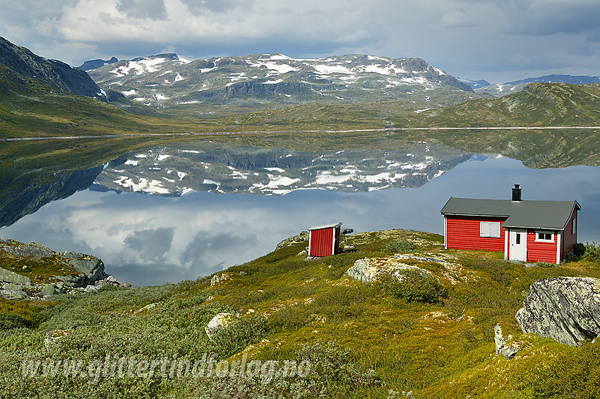 Fin fjellstemning på vei over fjellet fra Årdal til Tyinkrysset. Her med Tyin foran og Breikvamsnosi i bakgrunnen.