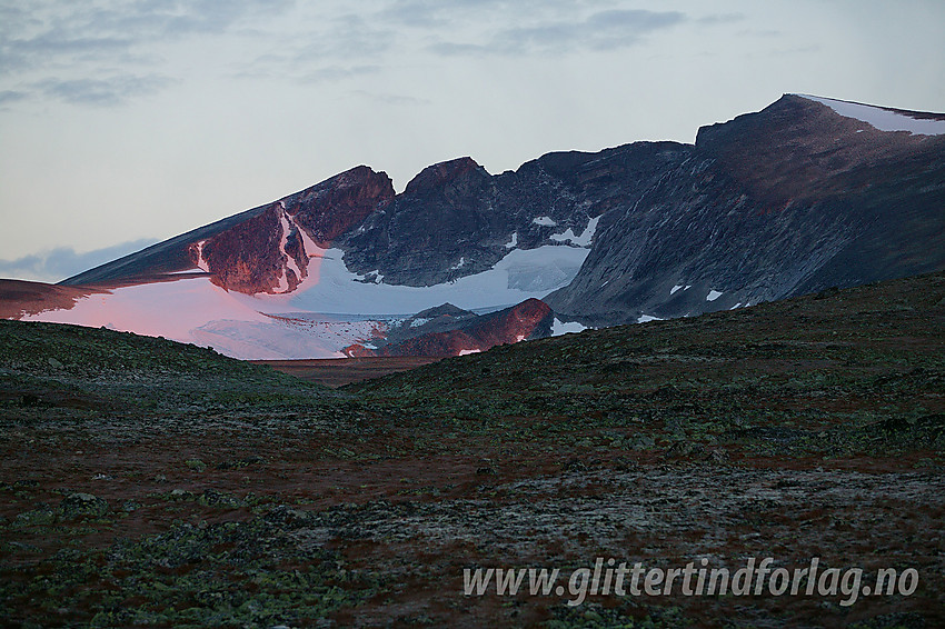 Snøhettamassivet sett fra parkeringen like nedenfor Snøheim.