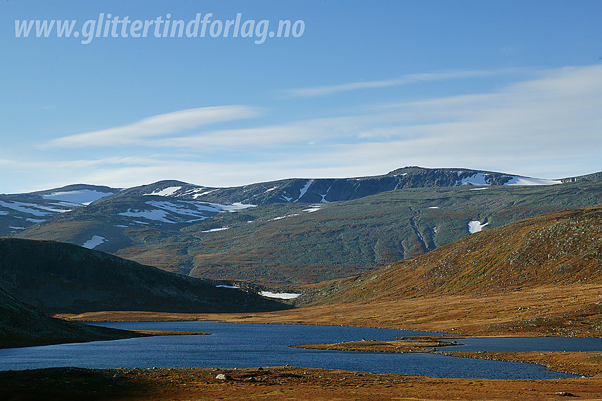 Ved Øystre Fagerdalstjednet mot Kalvehøgde med Rasletinden (2105 moh) lengst til høyre.