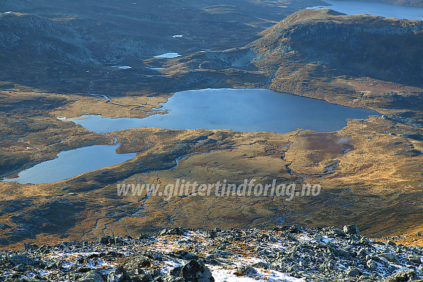 Utsikt fra Bitihorn nordvestover ned til Skjervbøttjednet og Sandhaugen (1305 moh).