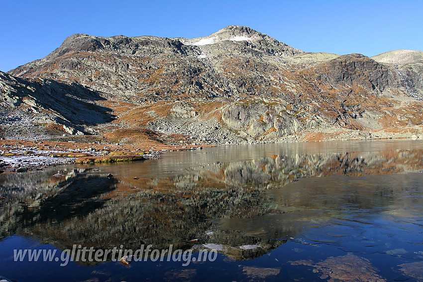 Ved Mugnebottjednet med Mugnetinden (1737 moh) bakenfor.