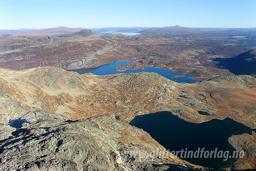 Fra Mugnetinden med utsikt mot Mugnebotten, Fleinsending og  Bitihorn, for å nevne noe.