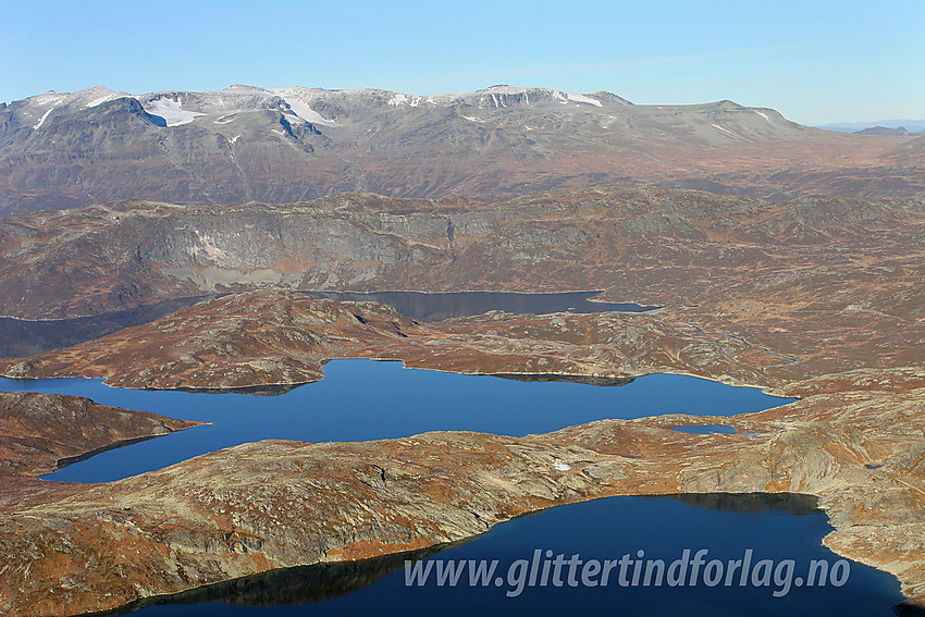 Fra ryggen nord-nordøst for Mugnetinden med utsikt i nordlig retning mot Kuletjednet, Sendebottjednet og videre helt til Kalvehøgde.