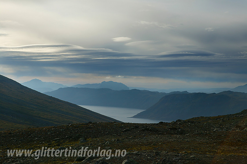 Fra Langedalen med utsikt sørøstover mot Bygdin med bl.a. Marabotthornet, Bitihorn og Skyrifjellet.