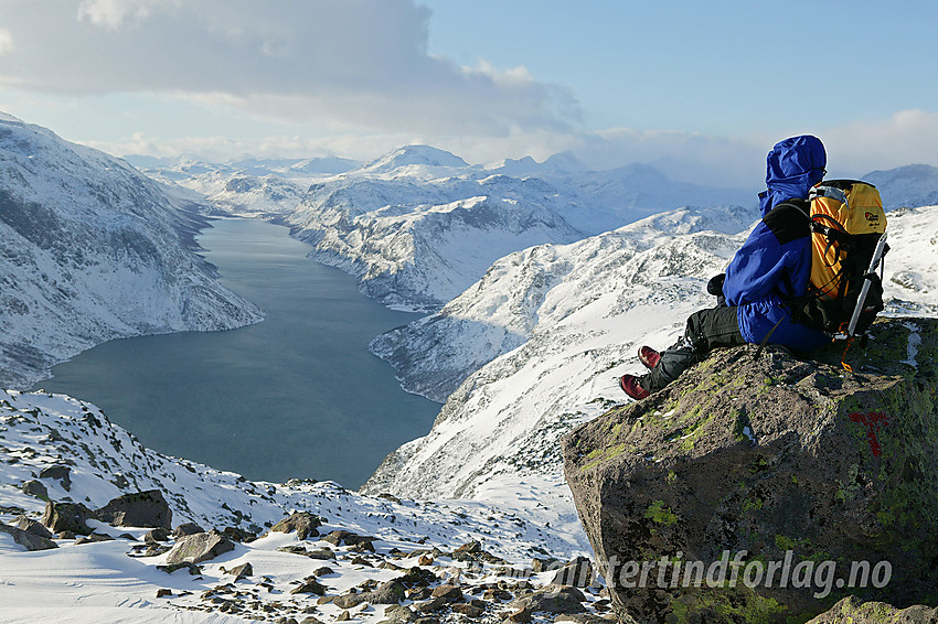 Fra Veslfjellet med utsikt innover Gjende.