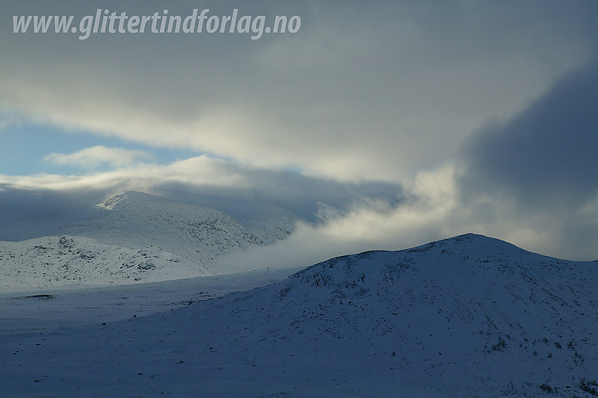 Fra Knutshøryggen mot Semelhøe (1302 moh) og Leirungsdalen.