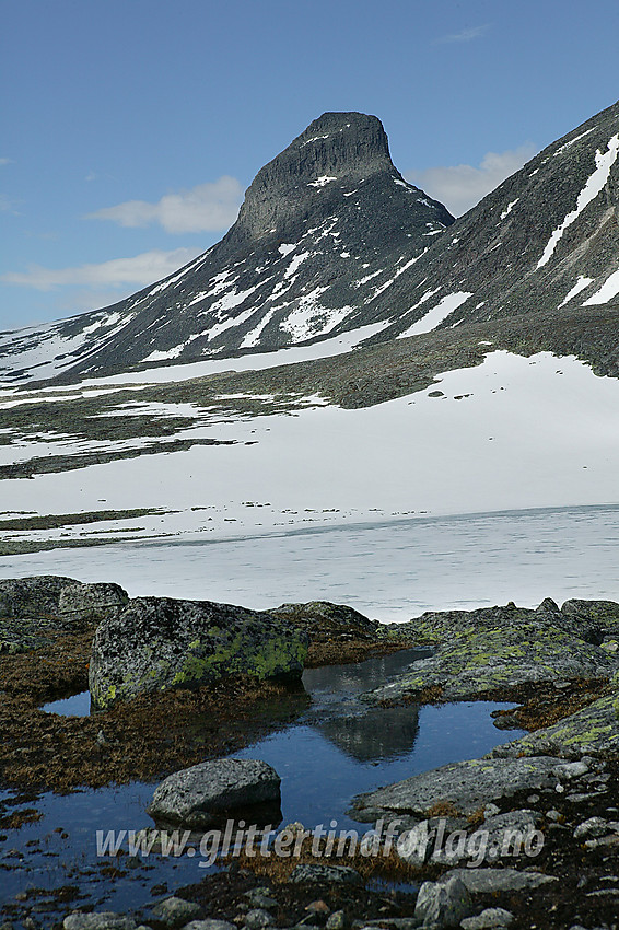 I Svånådalen med Larstinden (2106 moh) i bakgrunnne.