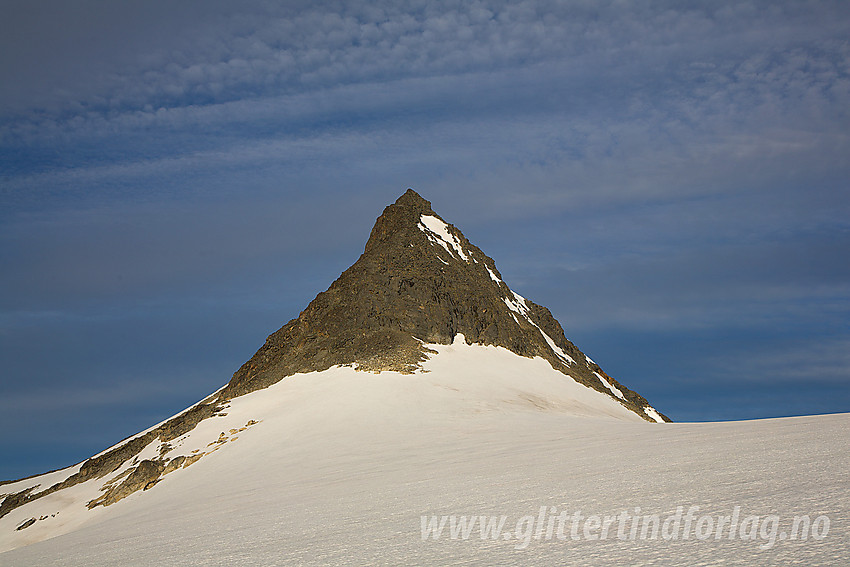 Hinnåtefjellet (2114 moh), flott og spiss fra øst.