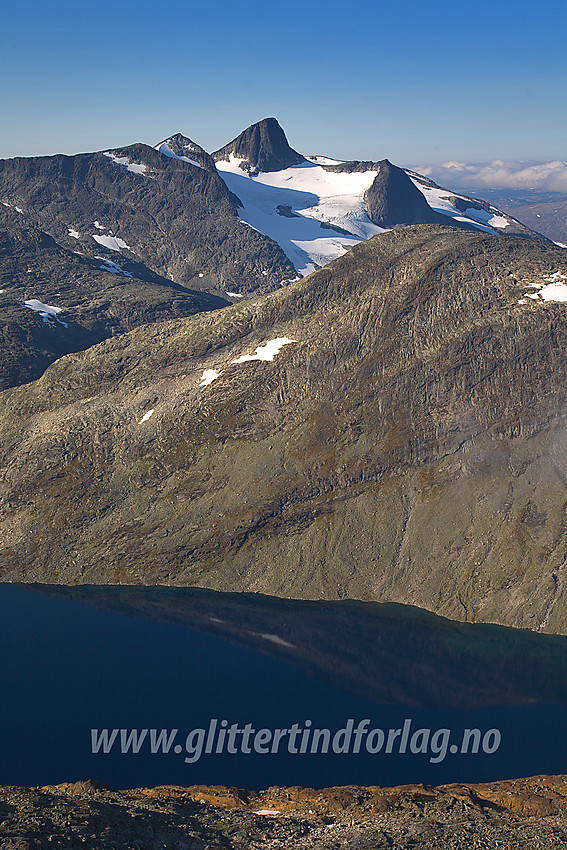 Fra sørryggen på Uranostinden med utsikt i retning Stølsnostinden (2074 moh).