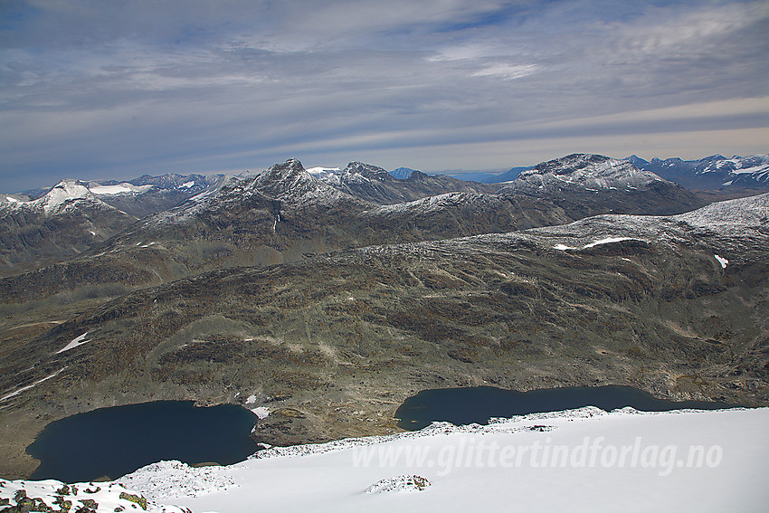 Fra Mjølkedalspiggen mot bl.a. Mjølkedalstinden (2138 moh) og Snøholstinden (2141 moh).