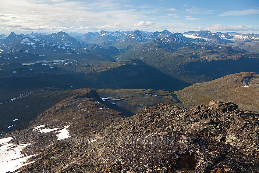 Utsikt nordover fra Nørdre Slettmarkhøe (2071 moh).