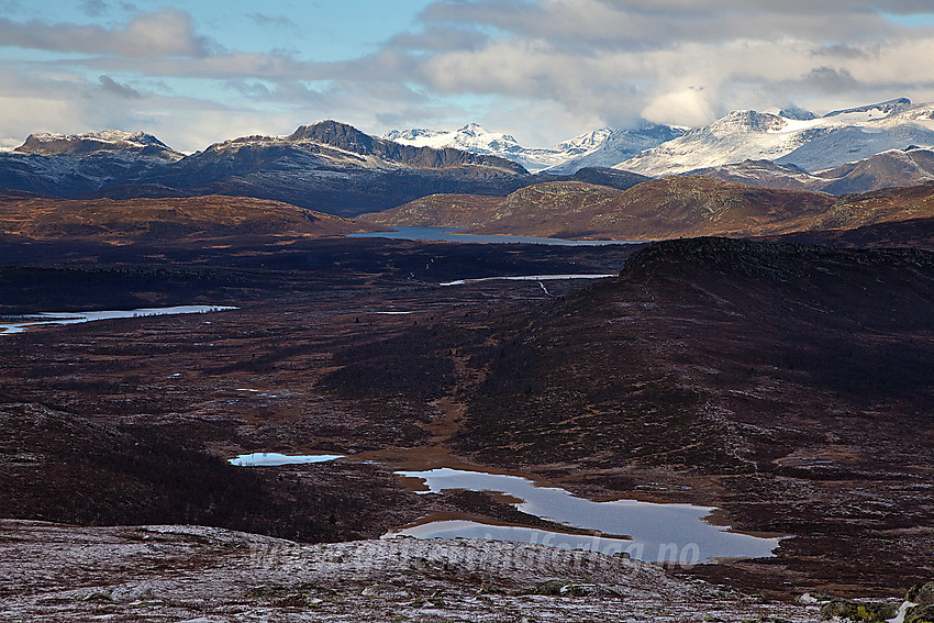 Utsikt fra Kjølafjellet mot Bitihorn og Jotunheimen for å nevne noe.