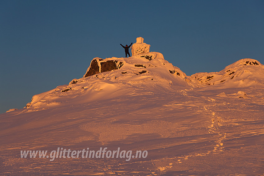 Toppartiet på Berdalseken (1814 moh) mens sola gløder snøen.