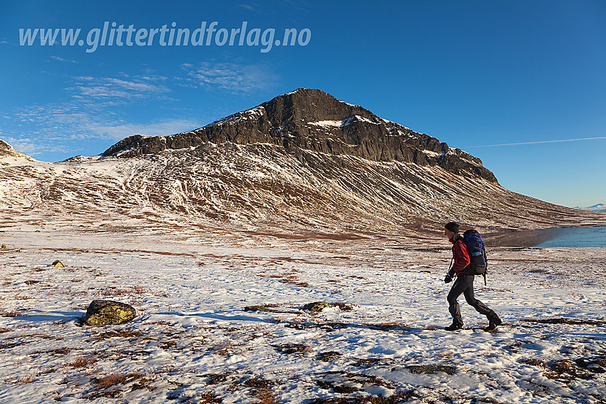 Grindane (1724 moh) fra sør en flott høstdag.