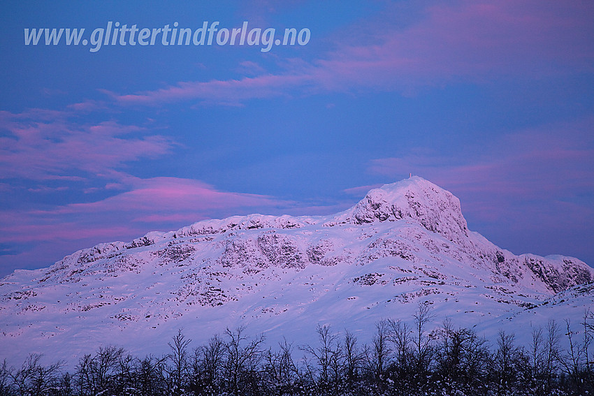 Desembermorgen i løypenettet på Beitostølen med Bitihorn (1607 moh) glødende i bakgrunnen.