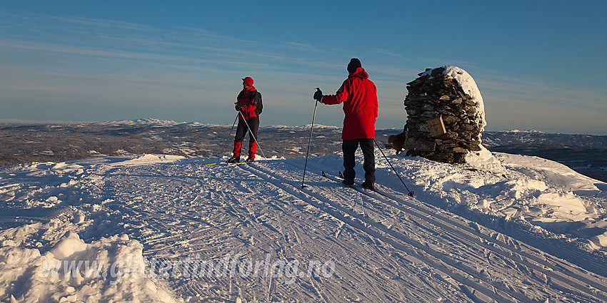 Skiløpere på toppen av Syni (1137 moh) en romjulsdag.